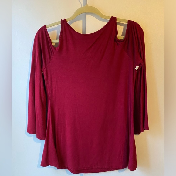 Venus 3/4 Sleeve Red Lace Holiday Office Size Medium Open Shoulder - Picture 2 of 6